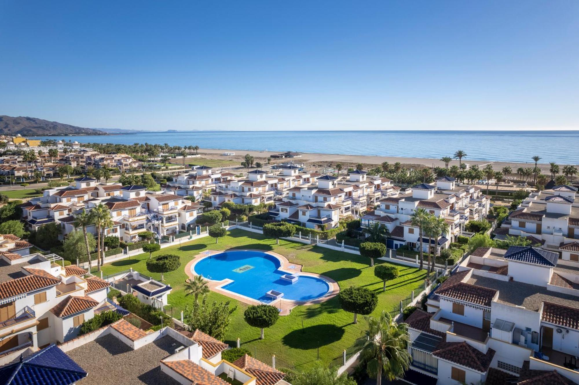 Apartamento Rosa Del Mar Playas De Vera Atico En Primera Linea De Playa Piscina Al Aire Libre Aparcamiento Gratuito Wifi Muy Rapido Acogedor Con Calefaccion Экстерьер фото