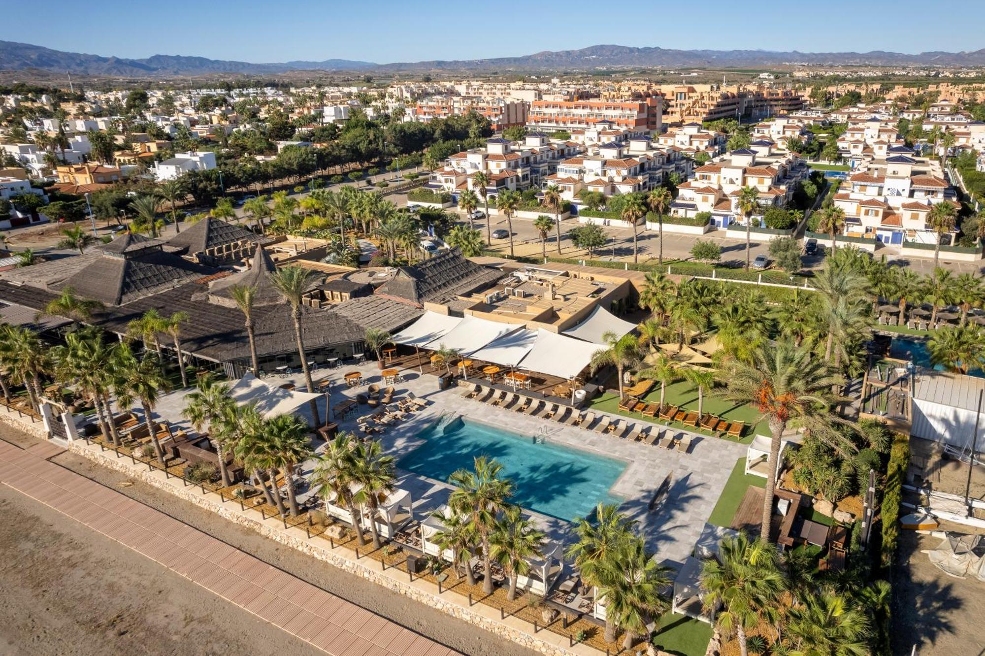 Apartamento Rosa Del Mar Playas De Vera Atico En Primera Linea De Playa Piscina Al Aire Libre Aparcamiento Gratuito Wifi Muy Rapido Acogedor Con Calefaccion Экстерьер фото